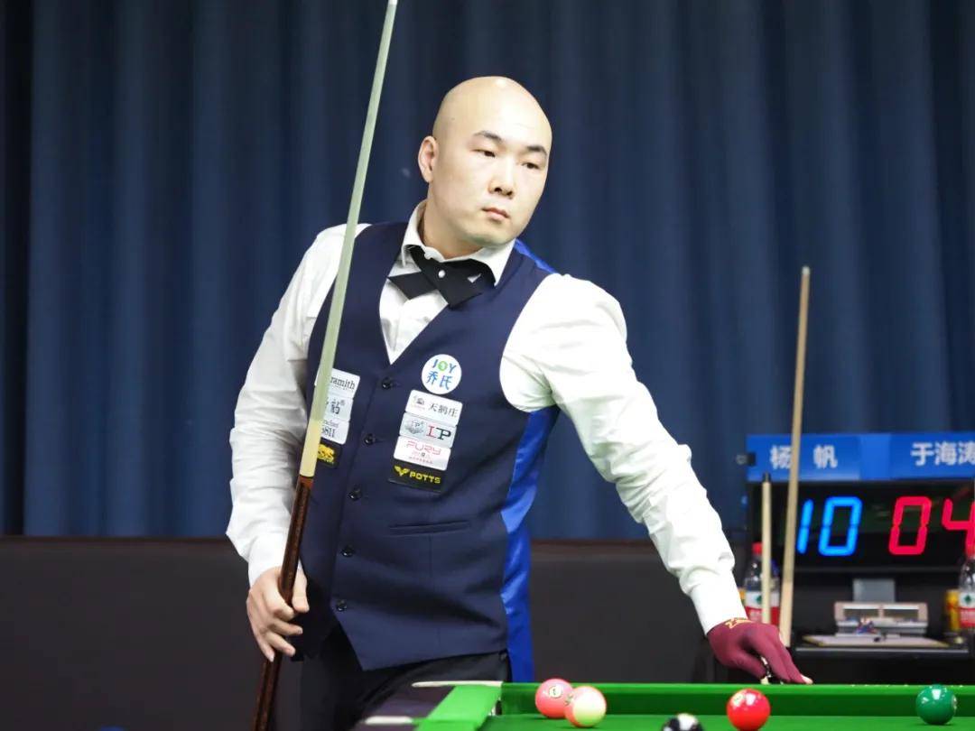 不少选手围 不少选手围